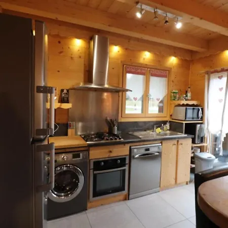 Chalet Moderne Avec Terrasse Pres Des Pistes, 3 Chambres, Parking, Animaux Acceptes, Au Coeur De L'auvergne - Fr-1-742-259